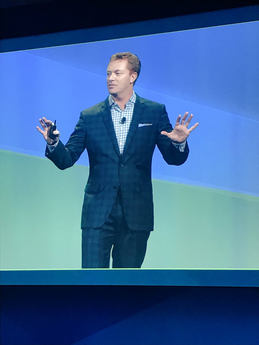 BoyengaTeam's tweet photo. Let the games begin as Nick Bailey takes the stage w/ some inspirational words "Move Fast Think Big" #premieragentforum #AgentTruth https://t.co/l56von82tD
