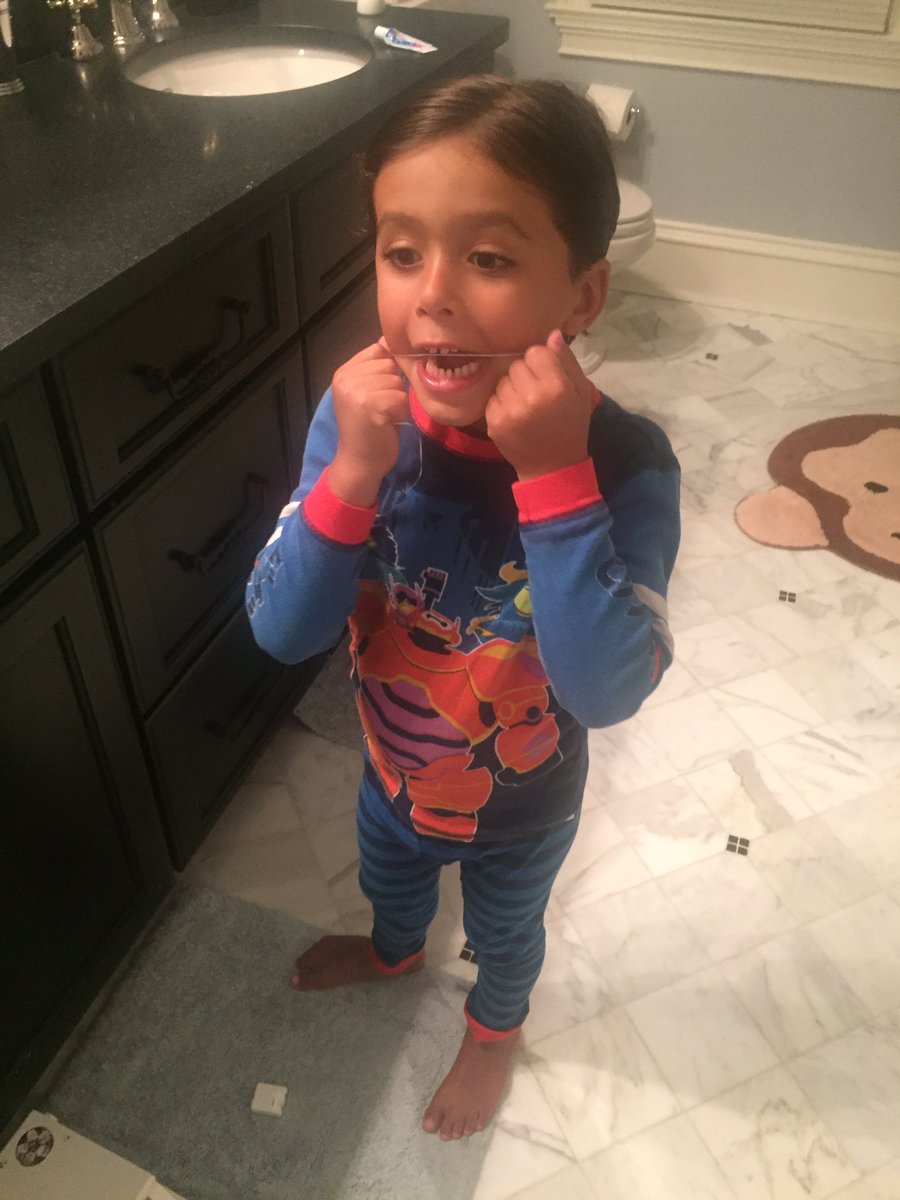 DrMiraAlbert's tweet photo. Here's my guy flossing! #youmakemesmile #2mins2x @teeth_fairies https://t.co/75EiuwZhiK