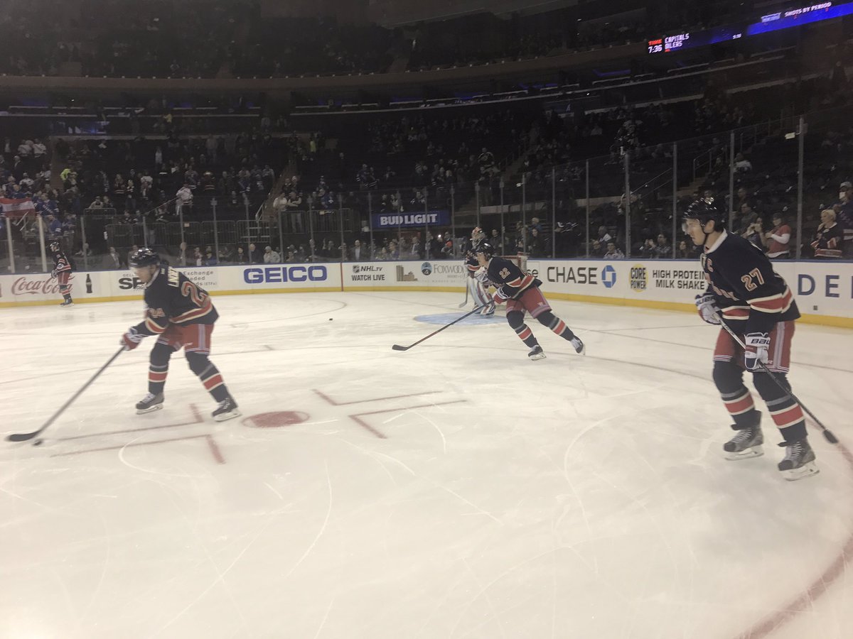 #NYR warming up @TheGarden. #LGR https://t.co/cqcnUDo3wo