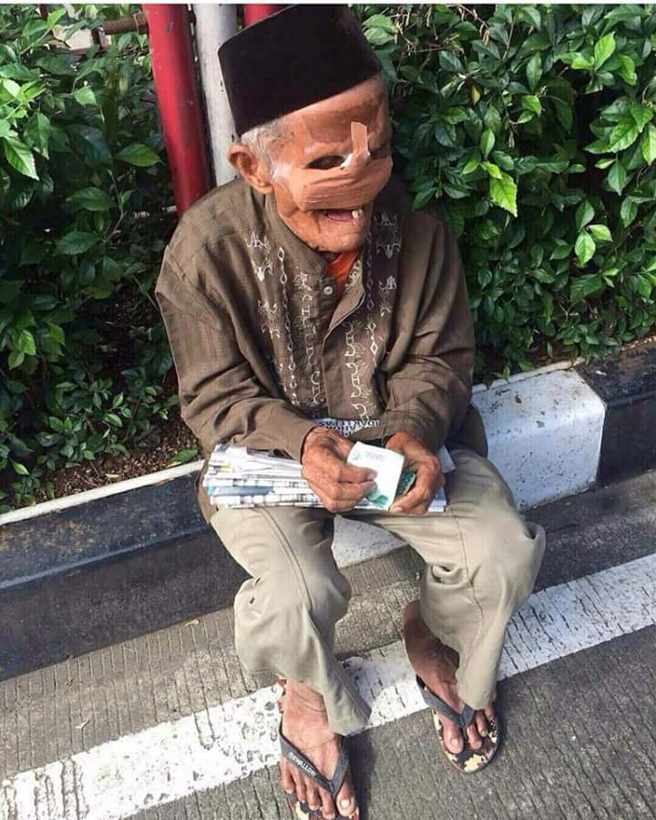 ezkisuyanto's tweet image. Yang di daerah Kasablanka atau yang lewat sana plis kasih rejeki Kakek ini dan @basuki_btp semoga bisa bantu juga