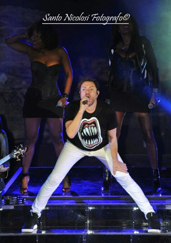 _Lady_Ice_7609's tweet photo. Happy birthday to this beautiful man, Simon Le Bon. I love you sm. 💕🎼💗🌹💘💎🌷🎤🎶🎙😍💜🍀🎧🎹❤💋🎵🌸🌺🎀 #duranduran #simonlebon https://t.co/qbdAvg2zUs