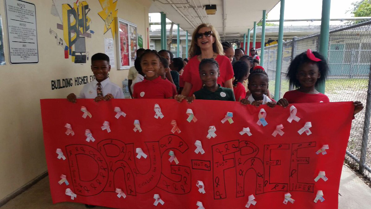 BHEHornets's tweet photo. YOLO Red Ribbon Parade at #BHEHornets https://t.co/0OfAcfmnD4