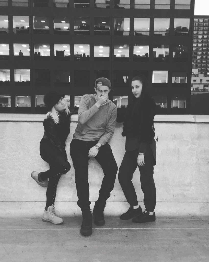 jwelljake's tweet photo. Kickin it https://t.co/ZHiyJ19Mg6