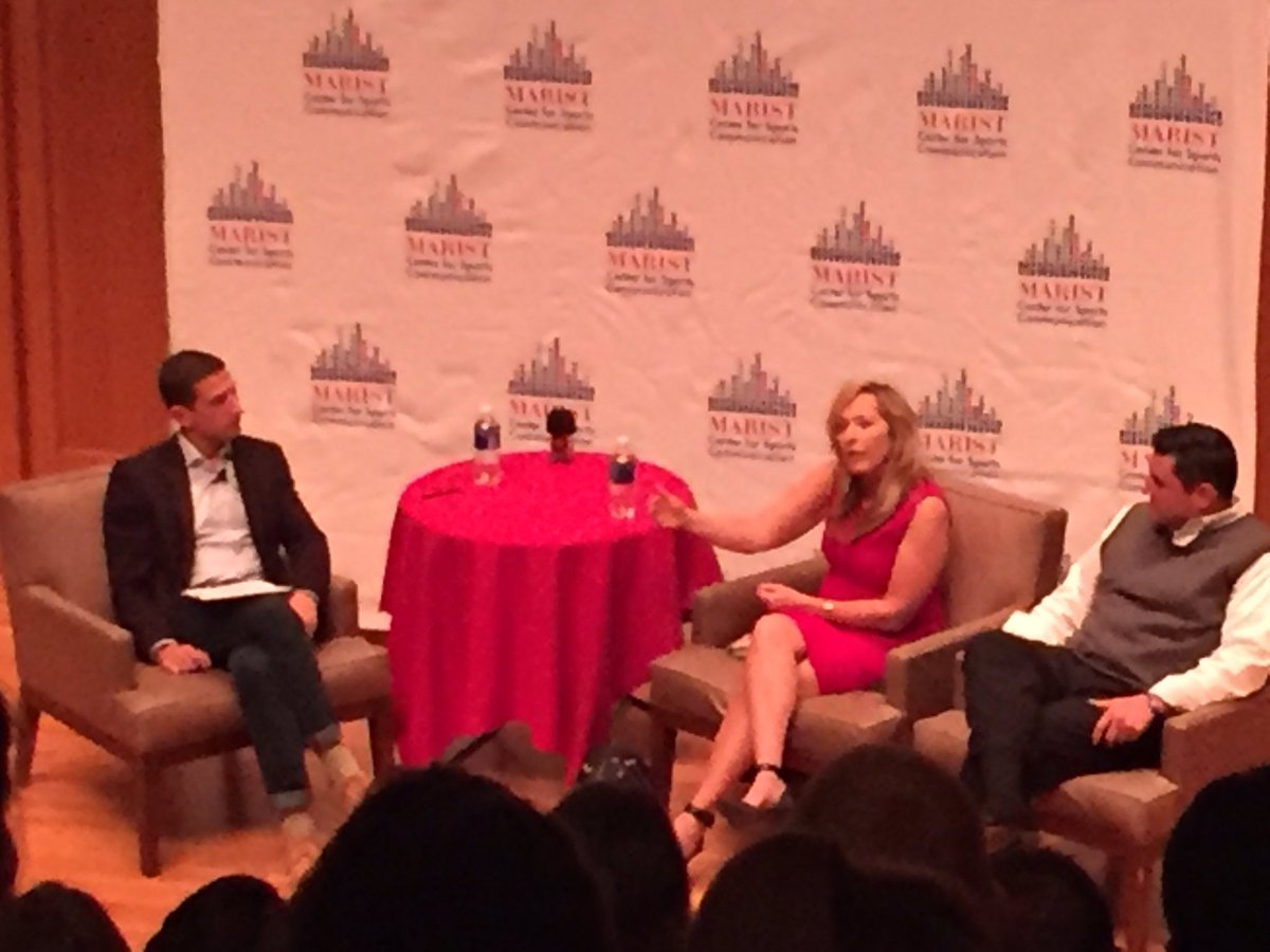 amag15's tweet photo. Honored to have met the great @lindacohn tonight. Thanks to @SportsComMarist for the opportunity of a lifetime. #legend #myfirstidol https://t.co/vFYWUfoh7s