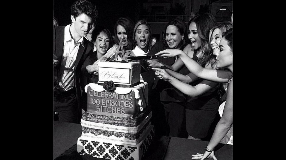 0407_aaron's tweet image. MERCI😭😢😥😪😩❤️pour tout. Vous avez était Top👏👏 je les aimes trop❤️😭 #PLLFinal @AshBenzo @lucyhale @shaymitch @SashaaPieterse @SleepintheGardn