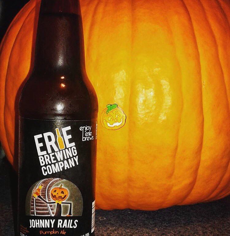 ErieBrewingCo's tweet photo. On #NationalPumpkinDay, we drink #JohnnyRails #PumpkinAle! 🎃🍺🍂🍁 (📸: @idiotatplay) https://t.co/eszBuhASgs