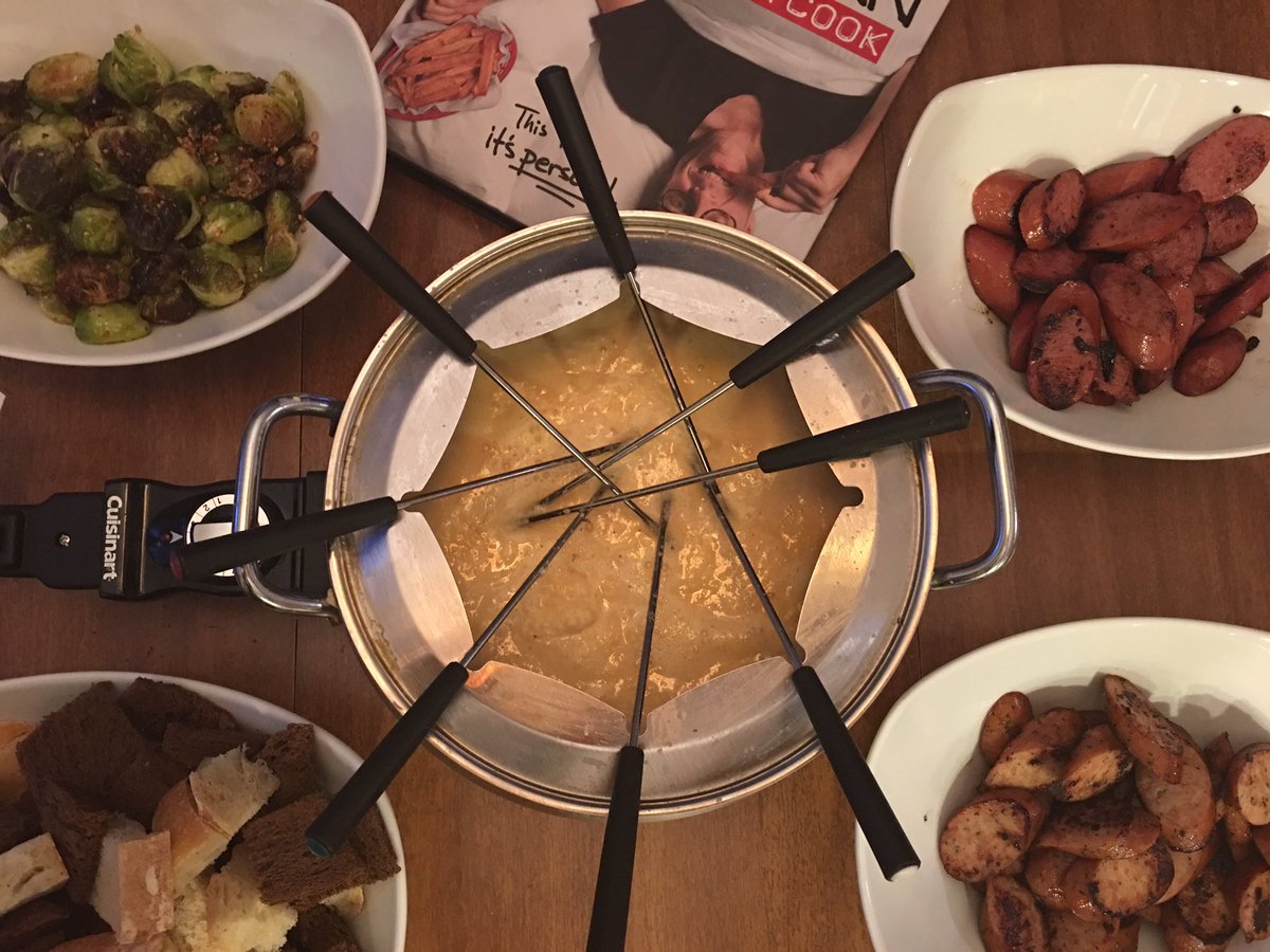 travisheidel's tweet photo. Cider House Fondue. Thank you @altonbrown for the magic of smoked apples. #EveryDayCook #ABGrams https://t.co/qIyaeN08Bn