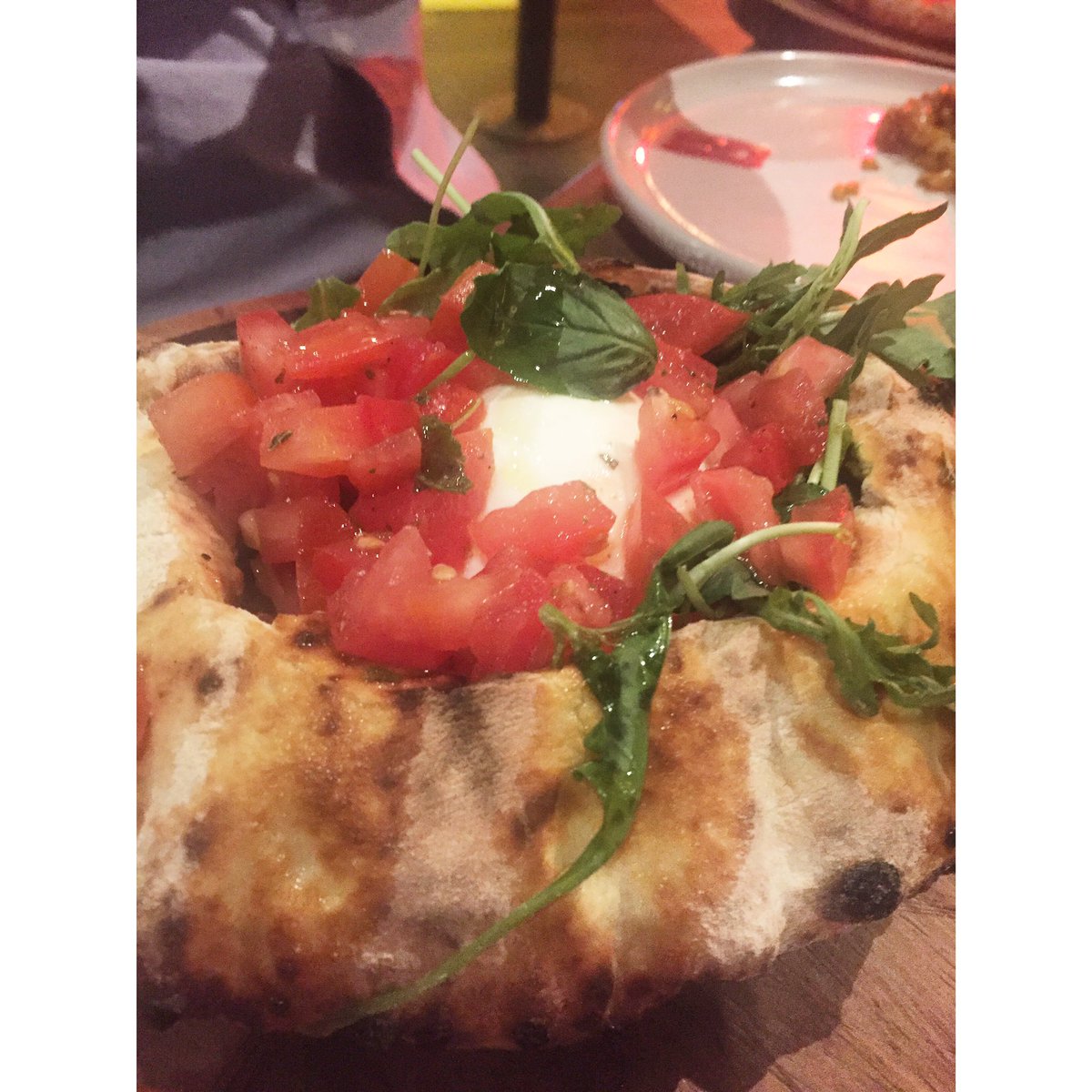 Pizza de Burrata en @napolesgdl (Ruben Dario 1045) #pizza #napolitano #burrata #foodiegdl