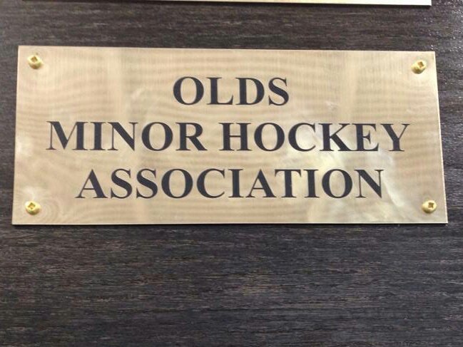 GrizzlysAJHL's tweet photo. 2 new plaques were added today. A 1 time  $1000 taxable donation gets your name on the wall forever.  @OldsMinorHockey @OGAlumni @TownOfOlds https://t.co/bAjNhP2kBL