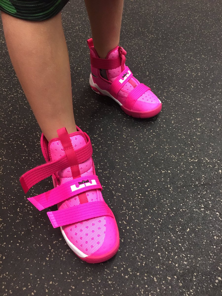 krcook22475's tweet photo. Pink Lebrons #onlyjack #basketballseasonisuponus #seeuinaugust https://t.co/pUv3ZRbGdV