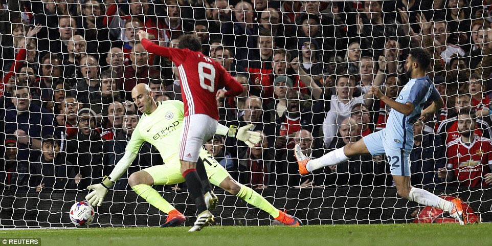 coolnotesix's tweet photo. Gol tunggal Juan Mata sudah cukup membantu United mengalahkan City 1-0 dalam lanjutan EFL Cup Fourth Round semalam. #mufc https://t.co/pshYxSeK38