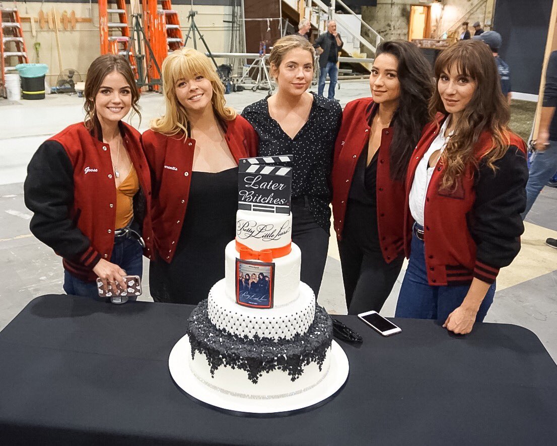 PLLonMax's tweet image. That's a series wrap on production for #PrettyLittleLiars... We can't wait for you to see the final 10 episodes April 2017. ❤️ #PLLEndGame