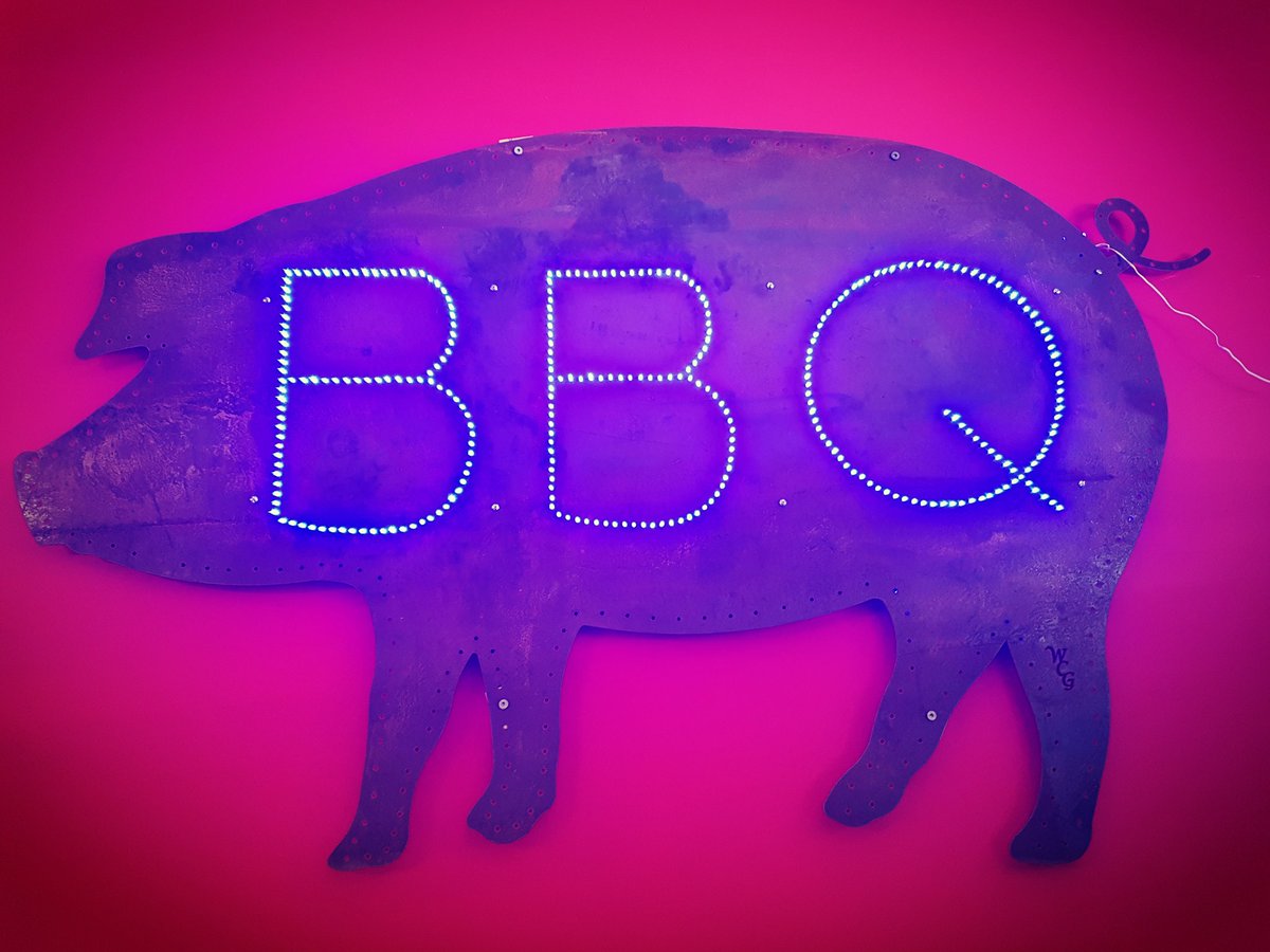 sethrosbbq's tweet photo. We love our flashing BBQ pig!! #sethrosbbq #brisket #pork #sausage #burntends @Lord_of_Q @johnerenmp @geelongaddy https://t.co/w3Mehl4AAy