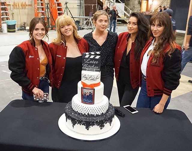 HalebScenes's tweet photo. Their first and last day on set 😭

#PLLFinale https://t.co/rAxrlNriVu