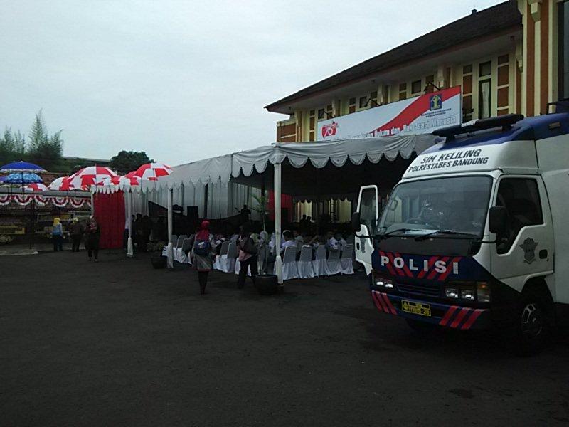 dimzfrantic's tweet photo. sim keliling ada di kanwil kumham jabar jl.jakarta no 27 sekalian hadiri acara legal exponya  @infobandung @infobdg https://t.co/ONLTRn1Wwl