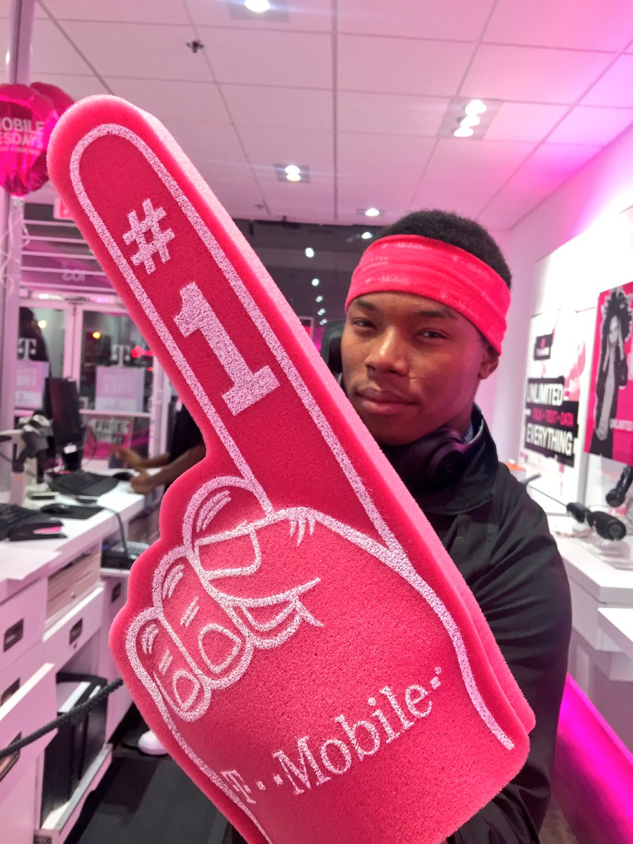 ElmerCaroM1's tweet photo. Seattle's #1 RAM @TheMailman26 O'Shea Taylor throwing up #1! @MobileOneLLC @M1Newcomb @magicmar33 @MagentaKing23 @ChiLim07 https://t.co/oEZpYOJnwX
