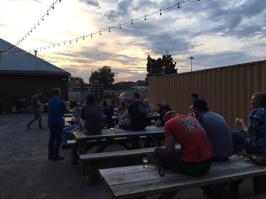BeerWildHeaven's tweet photo. Team building in heaven earlier like do you even #nitrode 💞 https://t.co/HVWzIkOGYI https://t.co/hXgmxNFnAo