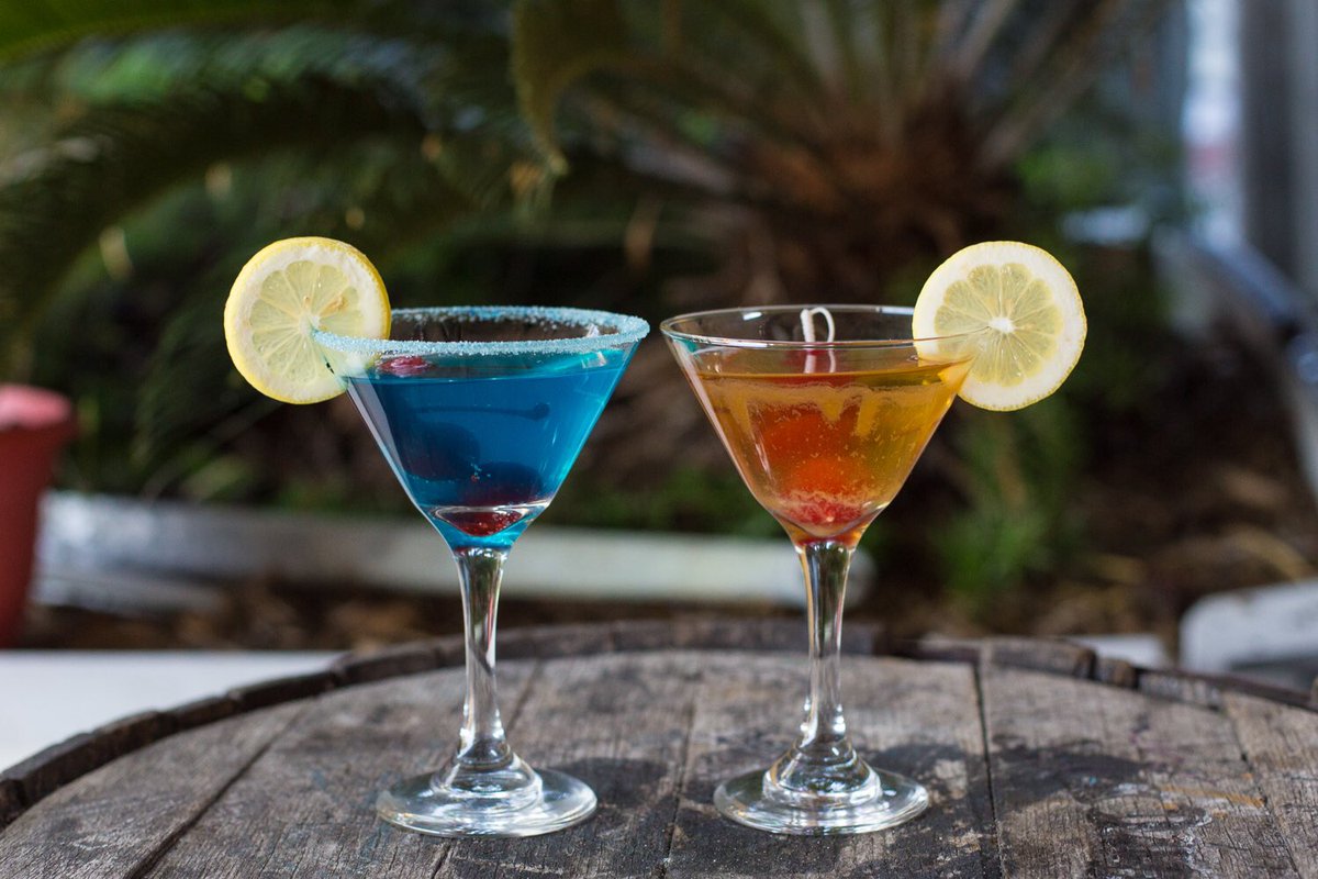 Draaaaaanks 🍻 #DownUnderBar #Martinis #SugarRim #Cocktails #HappyHour #Destin