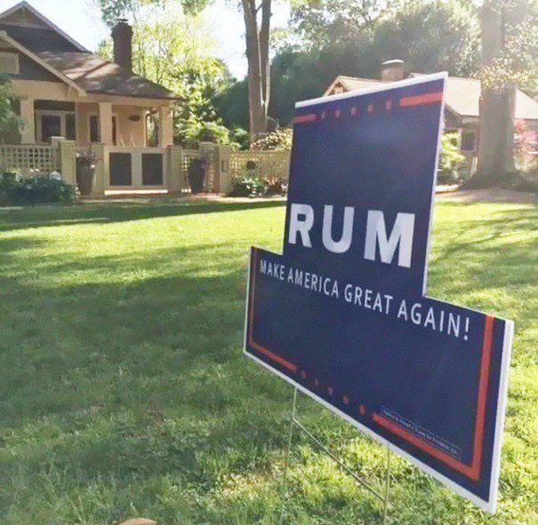 locosfgfan's tweet image. Excellent recycling of unwanted campaign material #MakeAmericaGreatAgain