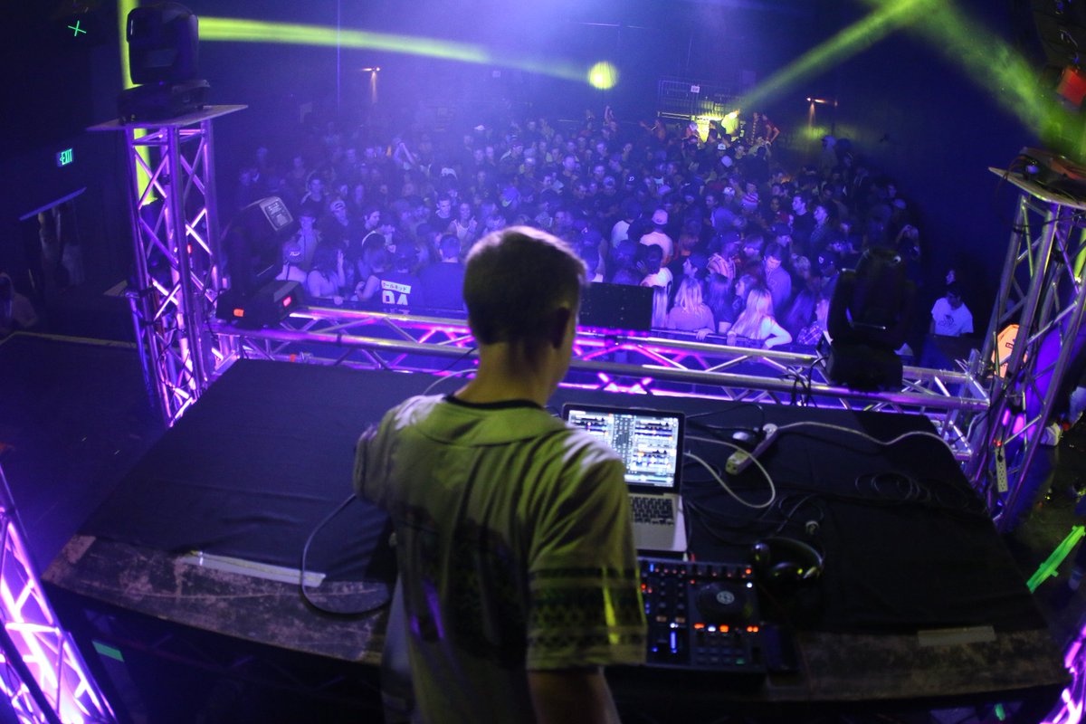 danielmortensn's tweet photo. CASTLE CATASTROPHE

FRIDAY, October 28th

retweet to get in for $5

✖ I WILL BE DJING ✖ https://t.co/SM7ReM28Wc