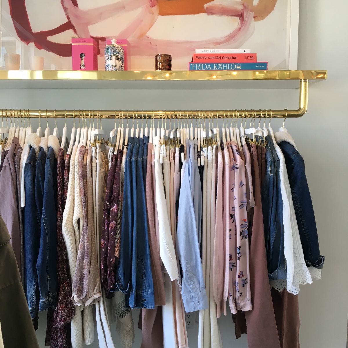 LocalSugarATX's tweet image. Get weekend ready at @ShopValentines. Take a peek inside this stunning store: bit.ly/2dJjfh3. #ATX