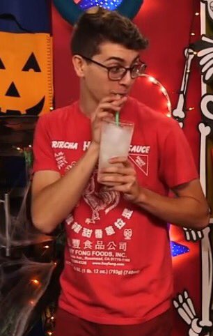 xxashsapxx's tweet photo. When there's drama on your timeline. https://t.co/2iOoolI5AU