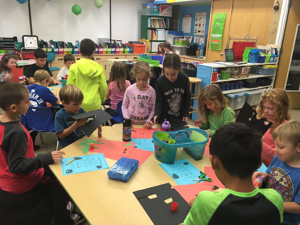 lepstein84's tweet photo. Thanks for a great Buddy Activity @jlpertler and @missmichlin #pumpkins #wal109 #epstein109 https://t.co/8uDi98wRlq