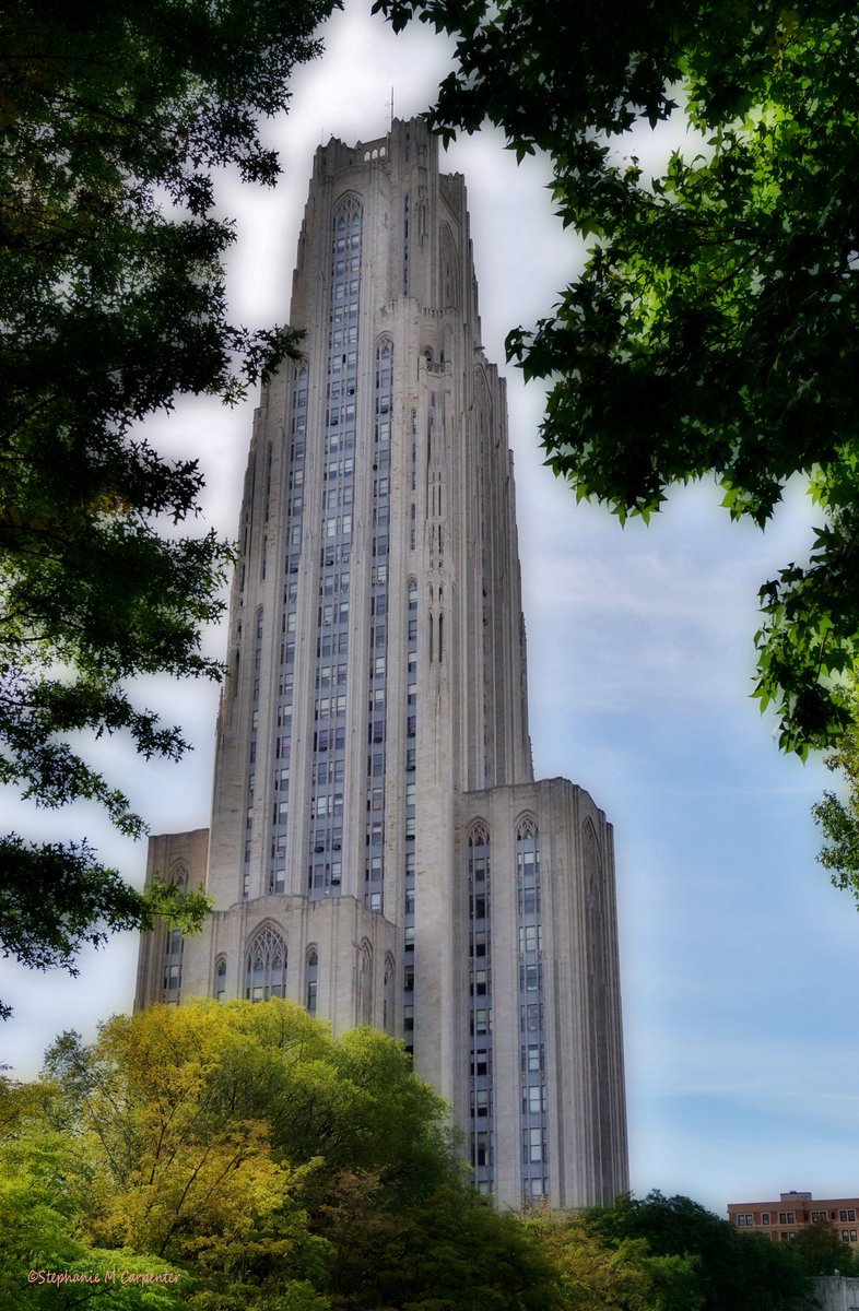 MrsStephie412's tweet image. #Pittsburgh #PA #TallBuilding #CathedralOfLearning #Cathedral #FallDay #NaturalFraming #BeautifulDay #architecture