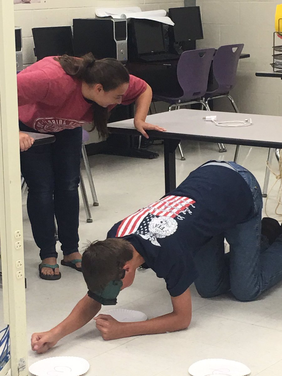 KearneyFFA's tweet photo. @KearneyFFA  worked on communication and teamwork tonight at our October meeting! #YourOtherLeft! #WeAreFFA #StartingOurLegacy https://t.co/EsTqQDjfN5
