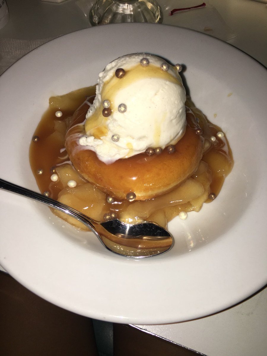 Why you should buy Disney desserts! magicofdisneyparks.wordpress.com/2016/10/26/why…