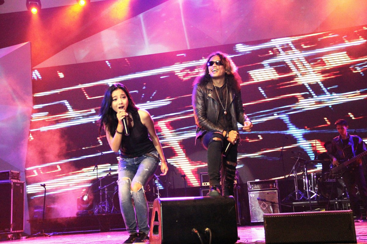 dennyangra's tweet photo. Keep Rock With Glenca Chysara at ice BSD Serpong.

#Konser1000Band https://t.co/BV4Iny4qOD