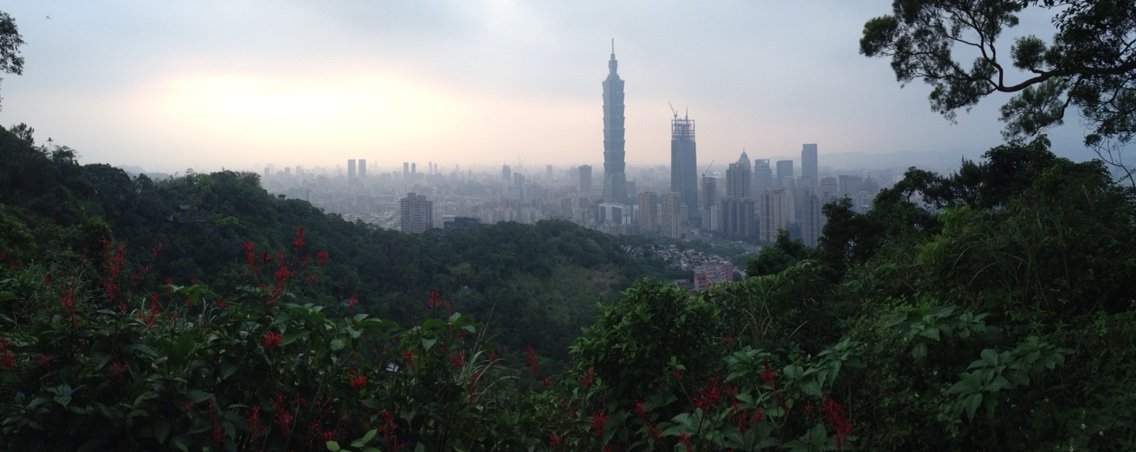 RGouldingTravel's tweet photo. Sun setting over Taipei, as seen from its eastern hills #LPinTaiwan @LPTraveller https://t.co/K6yDvQZrqO