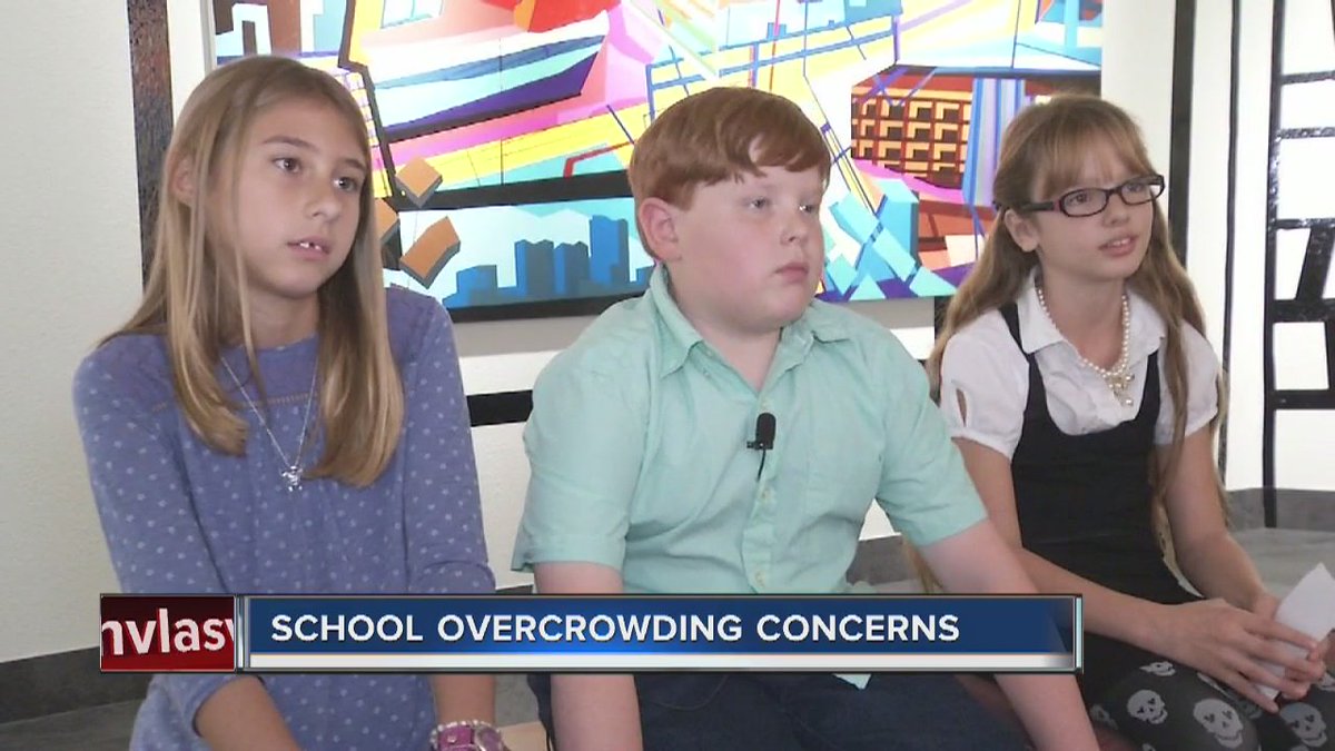 KTNV's tweet photo. Students, parents fed up as #LasVegas elementary school class sizes top 40 students https://t.co/l8Pha0B3ix https://t.co/XZjZU2KgWn