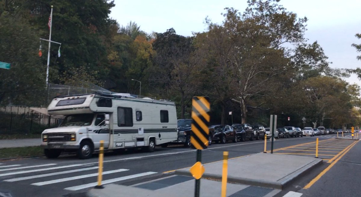 VanLadyNYC's tweet photo. i spy with my little eye... something that begins with an R and a V. (in #harlem? really?) #rvlife #vanlife #nyc https://t.co/KspdXOLyLJ