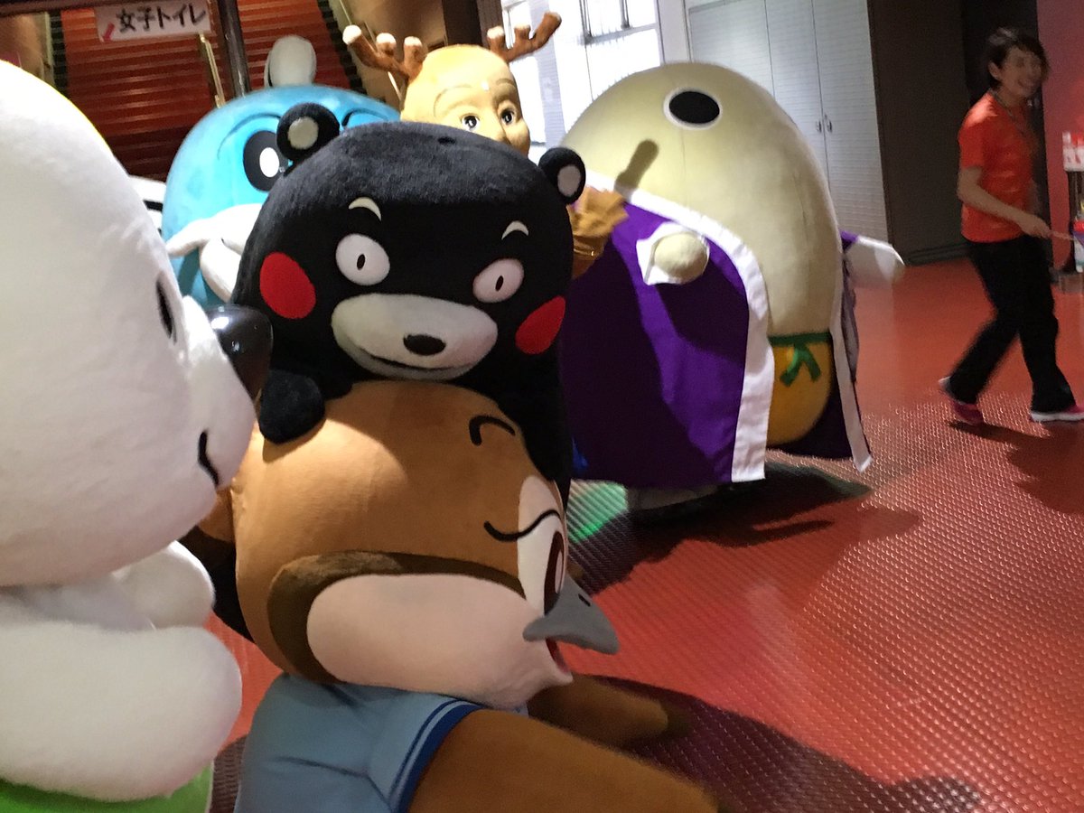 もずやん 大阪府広報担当副知事 V Twitter エディオンアリーナ大阪 大阪市浪速区 で開催中の ヨネックス 杯国際親善レディースバドミントン大会2016に来てるで くまモン 肩のツボ押してくれてる 準備完了やでe 8 Z