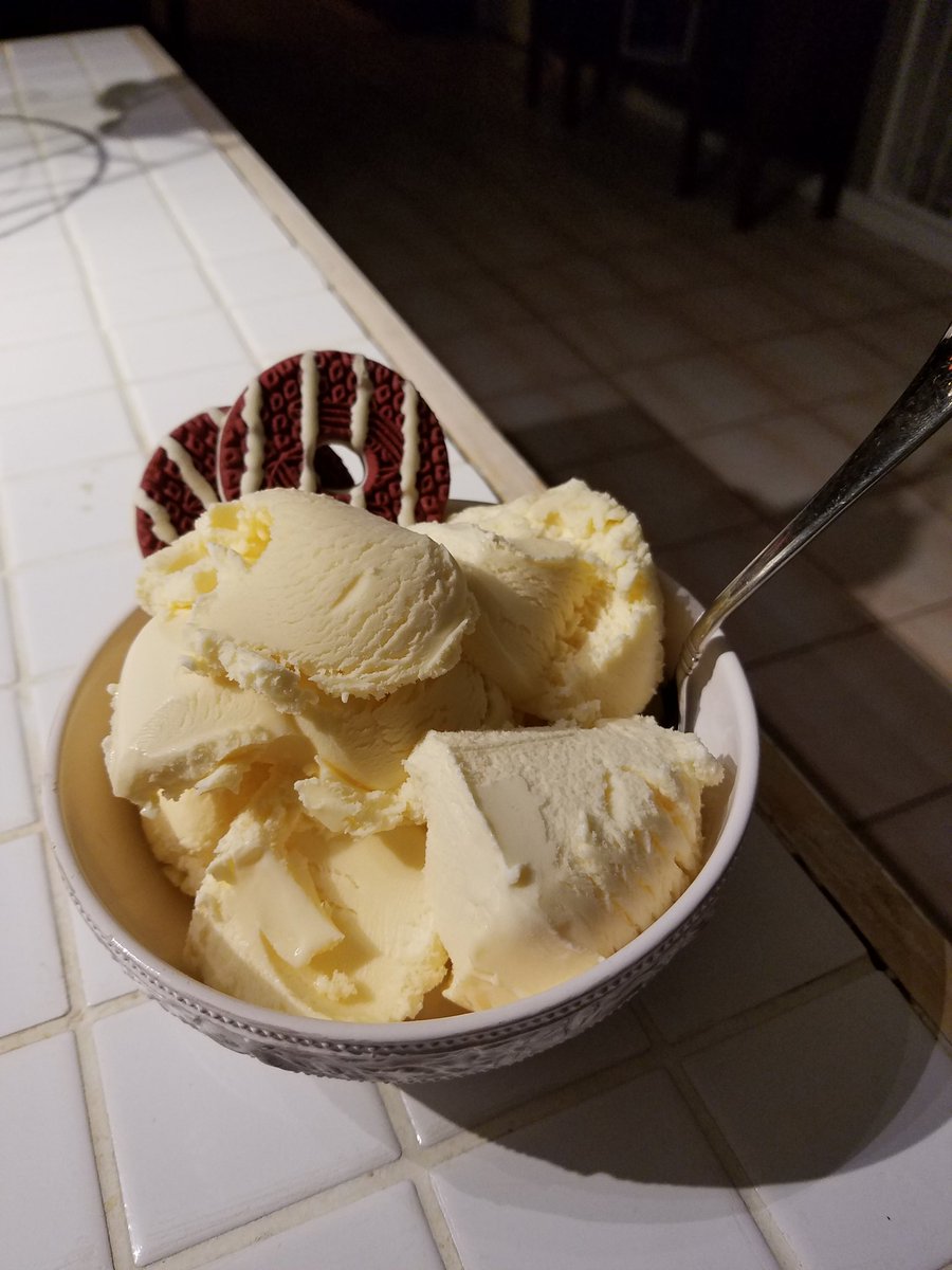 CAMCustomCase's tweet image. Because it's TEXAS! And here in Texas we eat Blue Bell before bed.