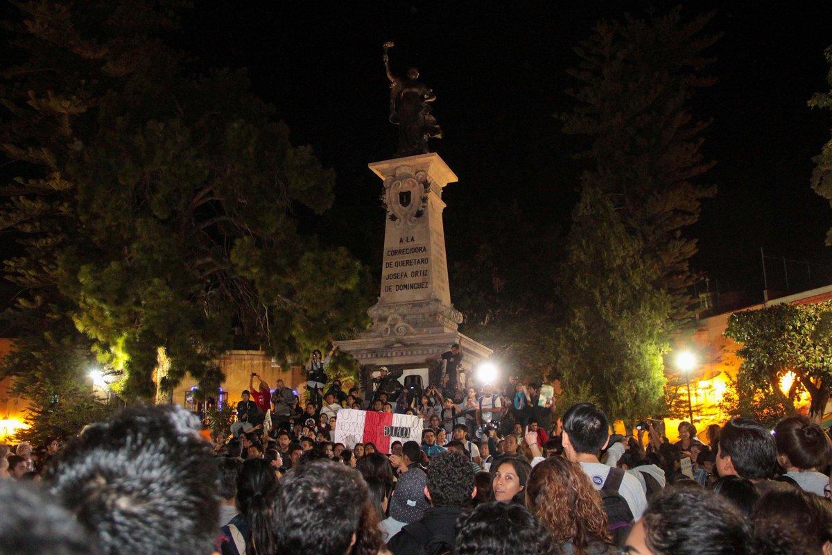 UAQmx's tweet photo. Recorten privilegios, 
¡No Derechos! 

#NoAlRecorte 
#Querétaro https://t.co/9MgLwSLbu9