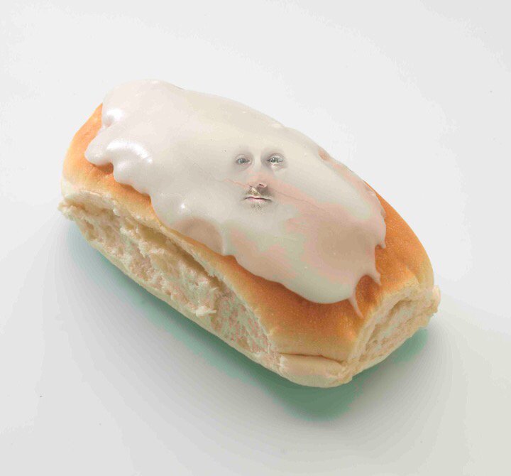 krisoyforpastry's tweet image. Oh hello!! Who’s that peeking through the icing?? Want me to tap you with my funstick? #funstick #fingerbun #kcco #thechive