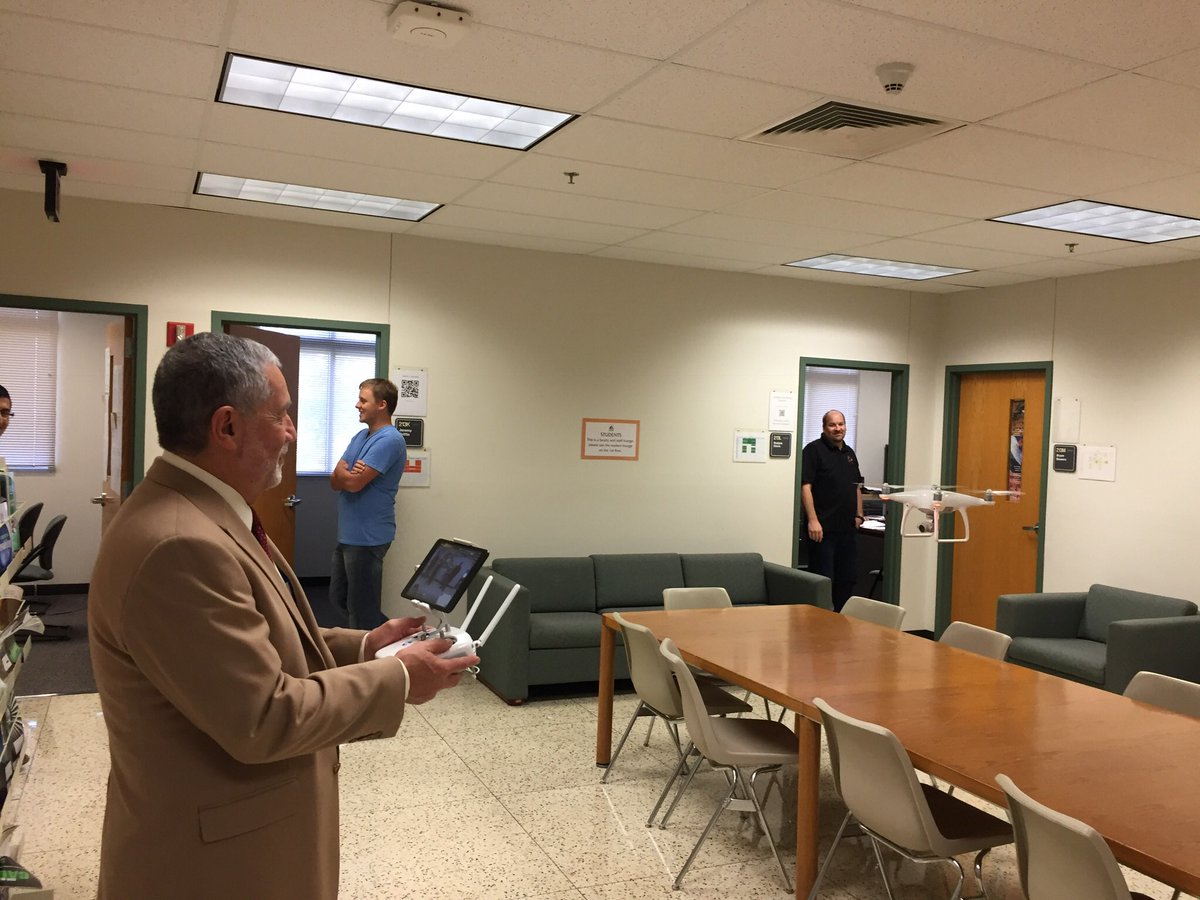 ProfKunkel's tweet photo. @SEMOPresident checking first drone for @SEMissouriState coming new Unmanned Aircraft Systems major. #FutureJobs #StudentFocus #WillToDo https://t.co/HBZz4KTAUV
