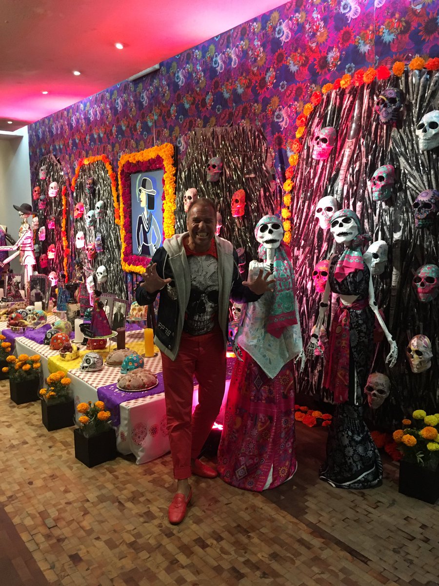 kaiebel's tweet photo. Dias de Muertos arriving #f1 #MexicanGP #rtl #pleinpunk https://t.co/KUi2LcwdqT