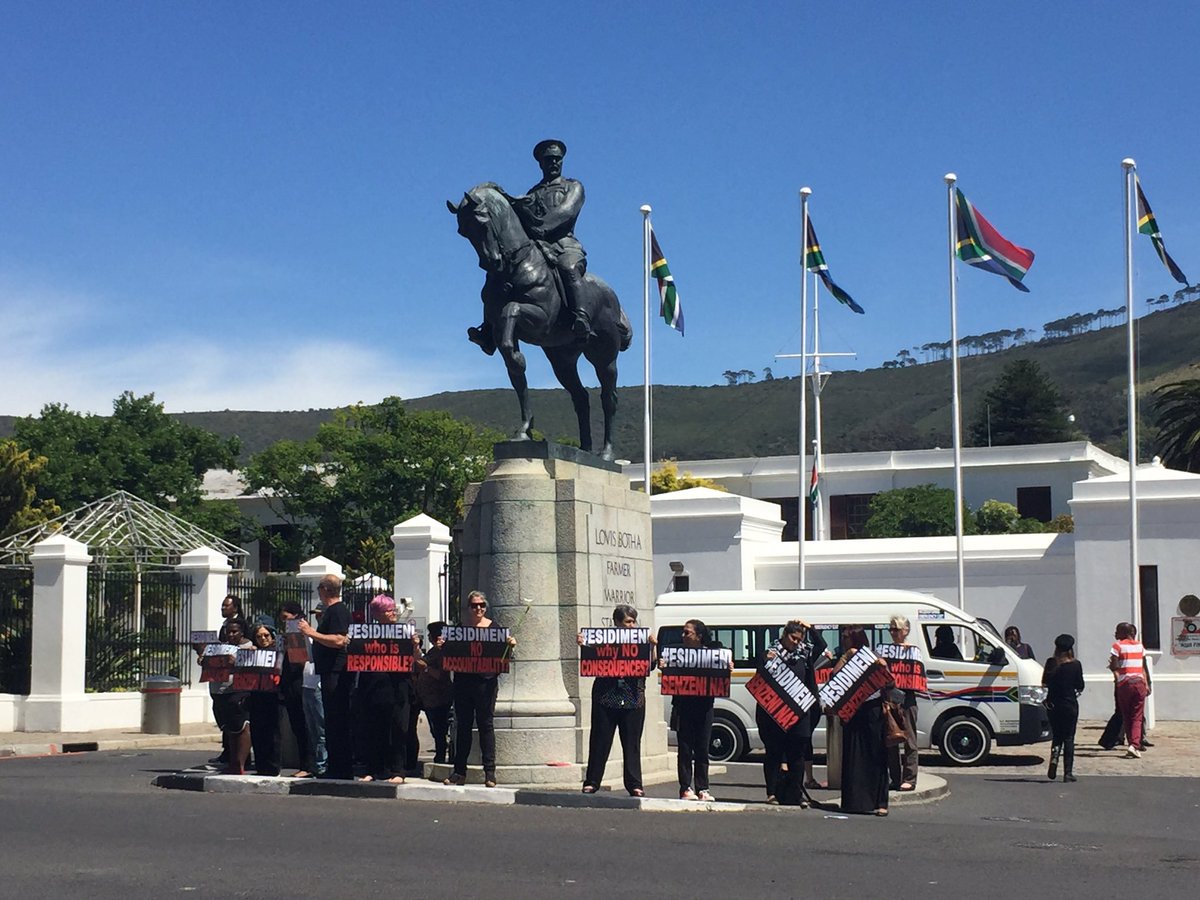 KBorochowitz's tweet image. #esidimeni prayer vigil at Parliament now. Praying for the countless more that are at risk. negligence on part of #gauteng Dept of Health