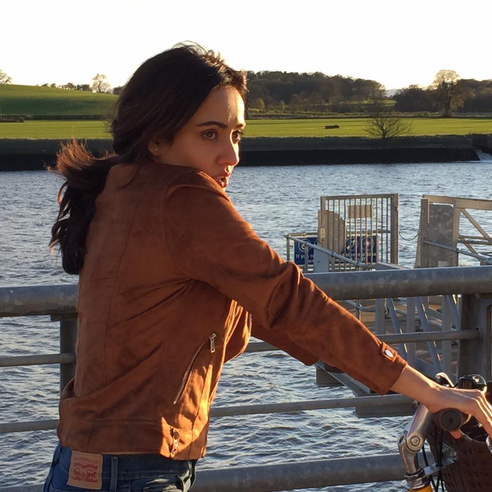 GujaratHeadline's tweet image. Checkout: #NehaSharma, #AdityaSeal and #AashimGulati's beautiful title track from "#TumBin2" at goo.gl/klmQLb