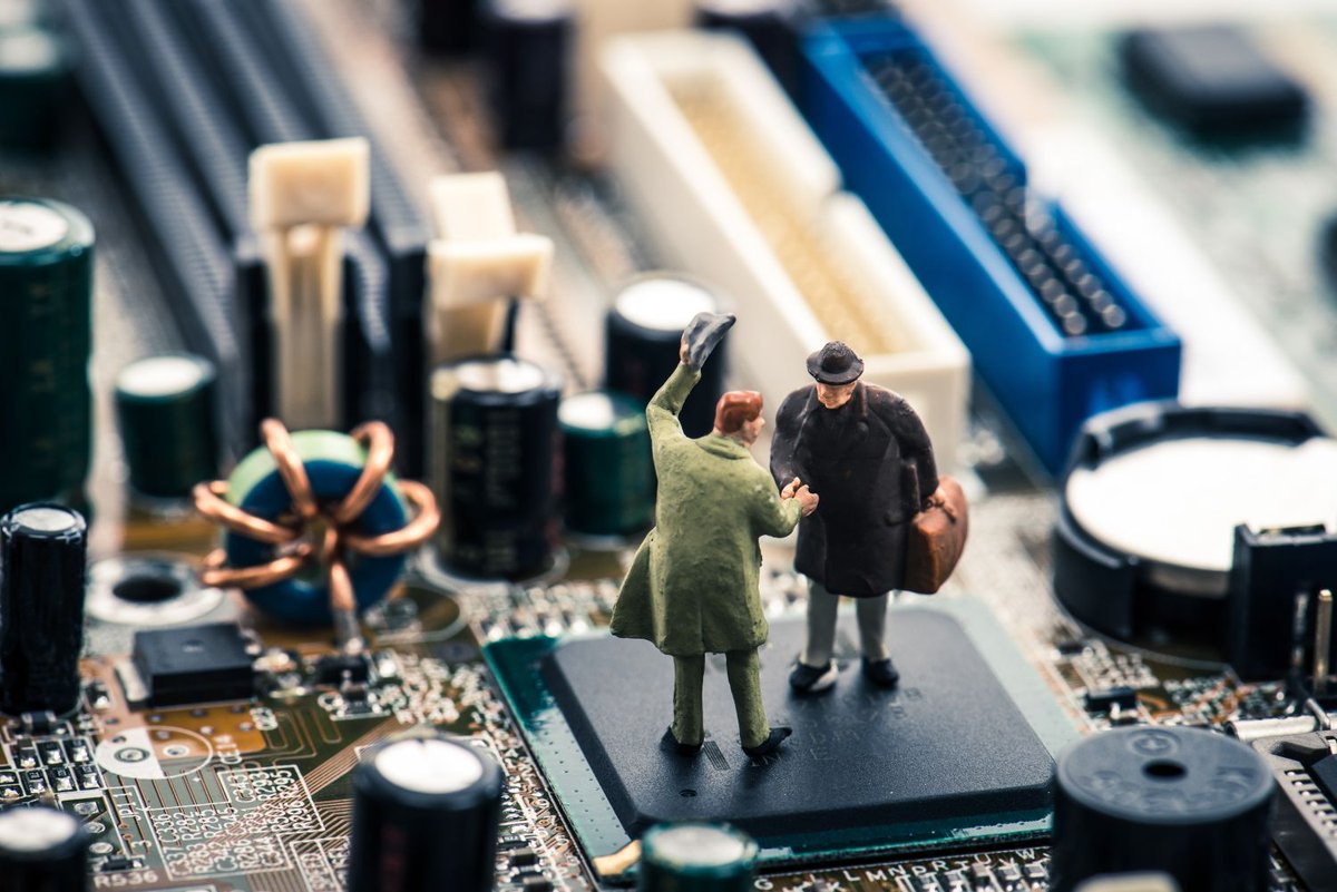 Pentalog's tweet photo. Retour sur l'histoire des #microprocesseurs : dépasser les contraintes de la #LoiDeMoore https://t.co/Fv58EQiWZ7 https://t.co/Ubu05X9vYX