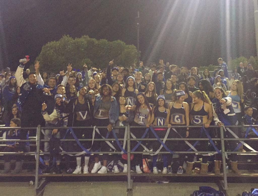 Cyerrraa's tweet image. Tbh don't wanna go to IHS homecoming game just gonna make me miss highschool 😭#class2k16