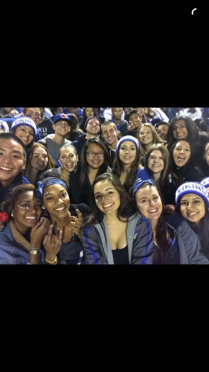 Cyerrraa's tweet image. Tbh don't wanna go to IHS homecoming game just gonna make me miss highschool 😭#class2k16