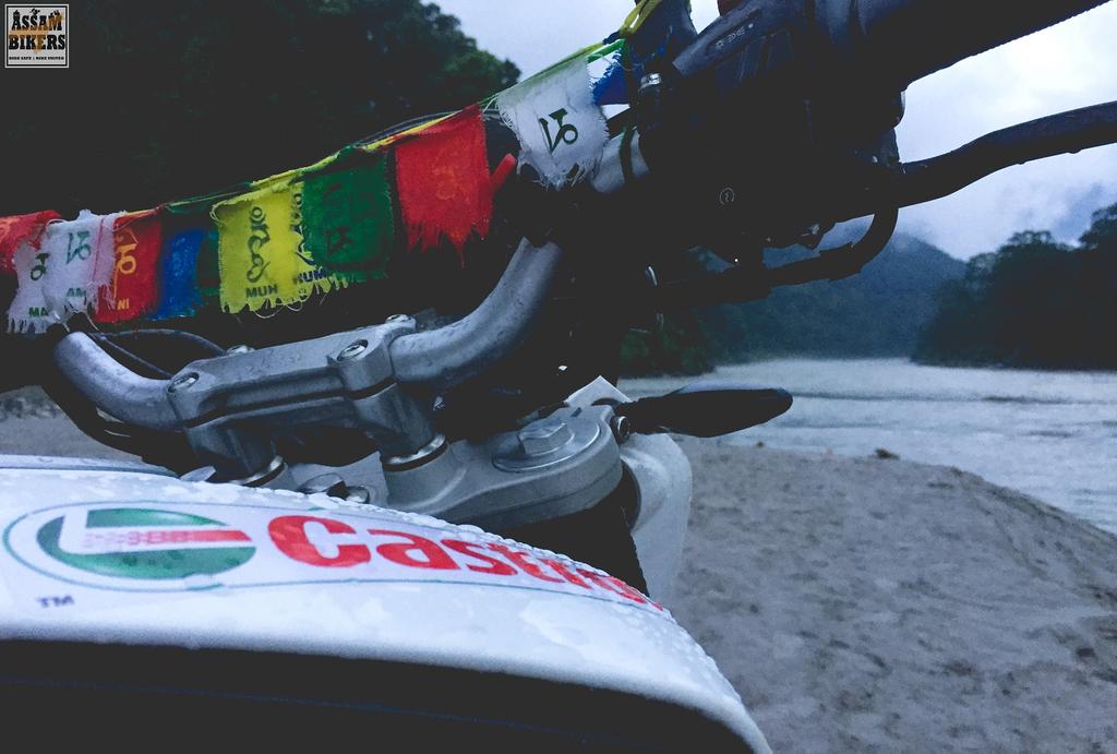 MayurMahanta46's tweet photo. Motorcycling, Positive life, Positive Vibes, Prayer Flags @AssamBikers #autumnADV2016 POWERED BY @castrolbiking #POWERbiking #LOTR https://t.co/v5lDXk4rcH
