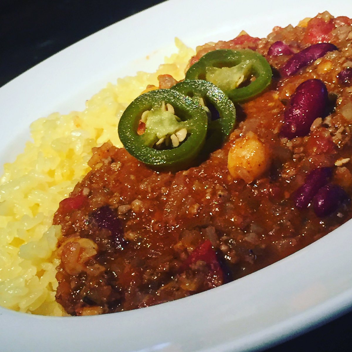 Neiro Cafe Twitter પર New Curry チリビーンズ カレー ひよこ豆 キドニービーンズ 挽き肉と 数種のスパイスを使った スパイシーなカレー トッピングの ハラペーニョの酢漬け もアクセント Hotになれますよ 是非 チリビーンズ カレー 横須賀