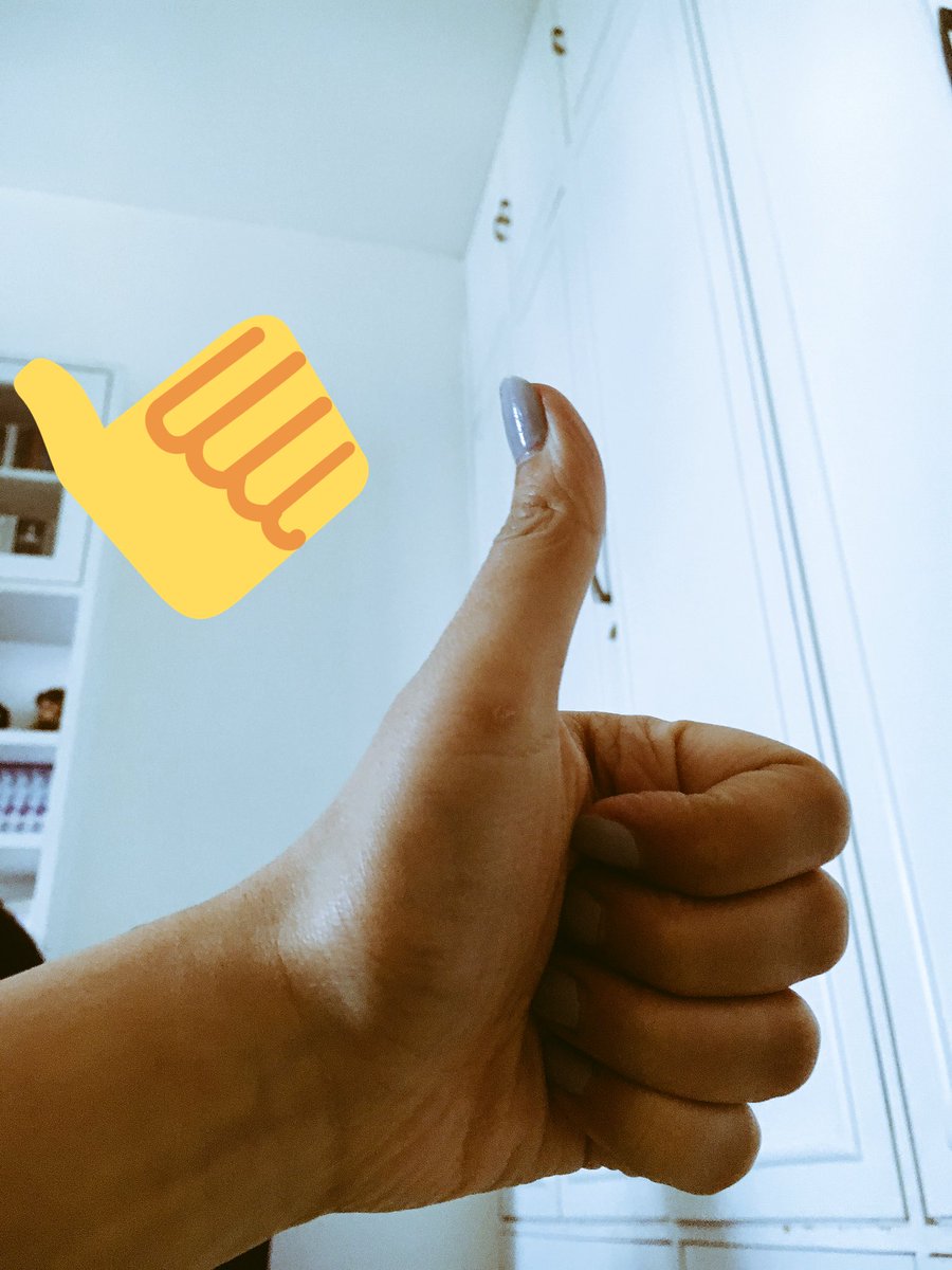 ashni22's tweet photo. #printbooksnotthumbs and #thumbsupforliteracy. https://t.co/zOFHRee4k0