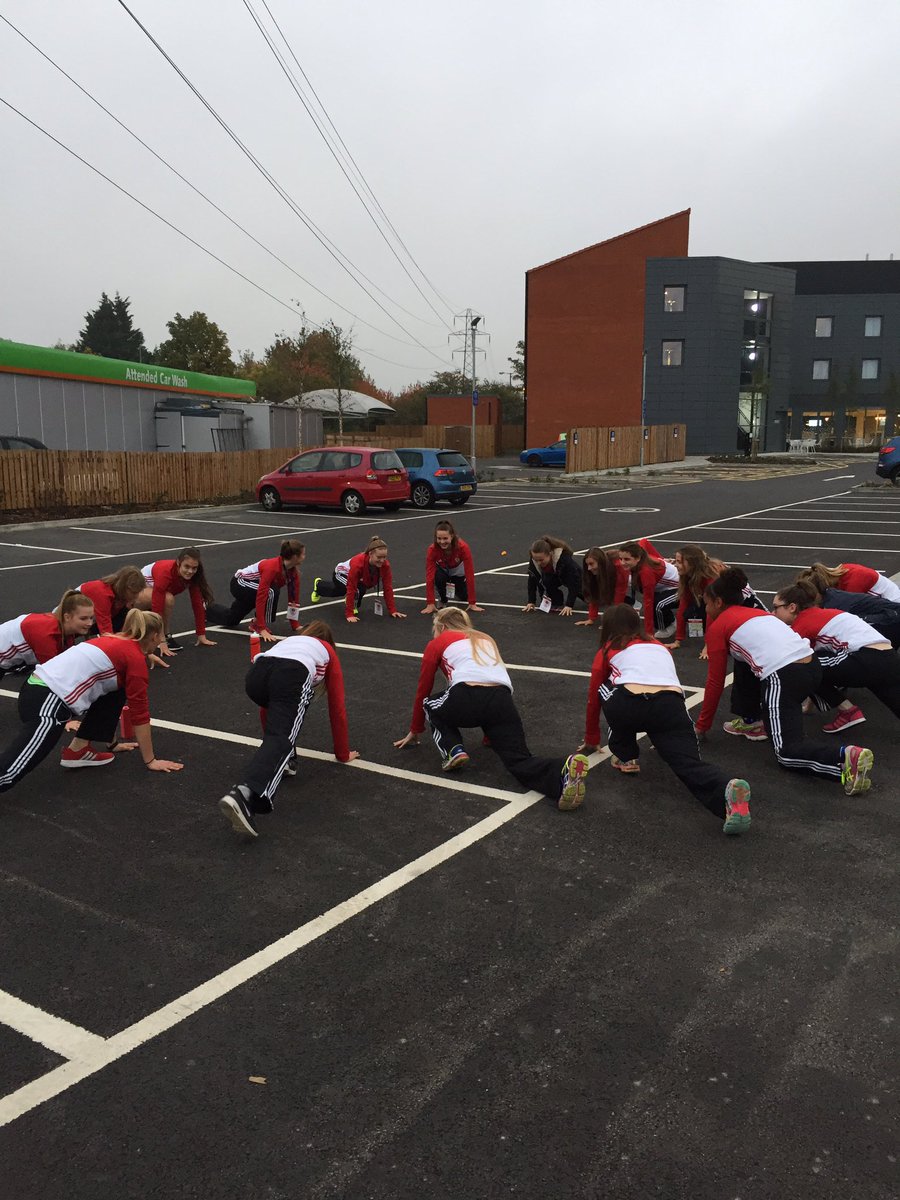 bateman_j's tweet image. Namaste 🙏 yoga lovers the @EnglandHockey Mercia Lynx Girls love a morning stretch #CarParkYoga #FuturesCup