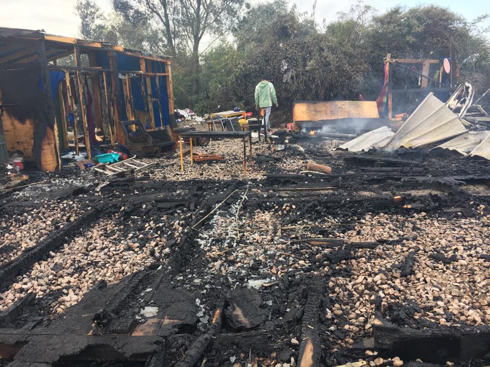 LizzyDmcc's tweet photo. Whatever the media is telling you #CalaisJungle closing has not finished- there are hundreds of refugees and unaccompanied children https://t.co/OQYvQiMuzE